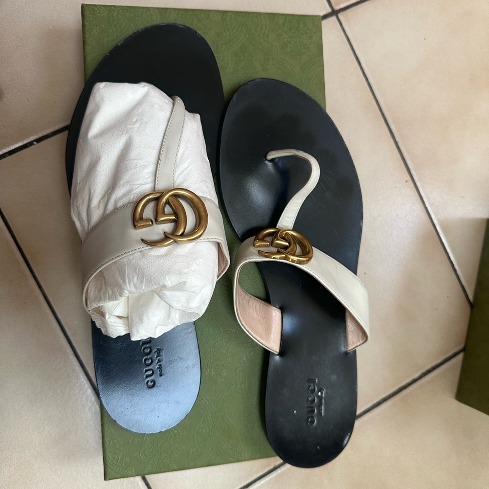 Gucci Women's Cream and Black Sandals